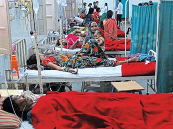 Survivors of the tubectomies recuperating in a Bilaspur hospital